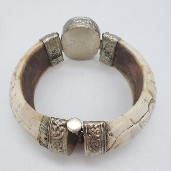 Lot of Vintage Carved Bone or Plastic Necklaces and Bracelets from India? - Picture 14 of 15